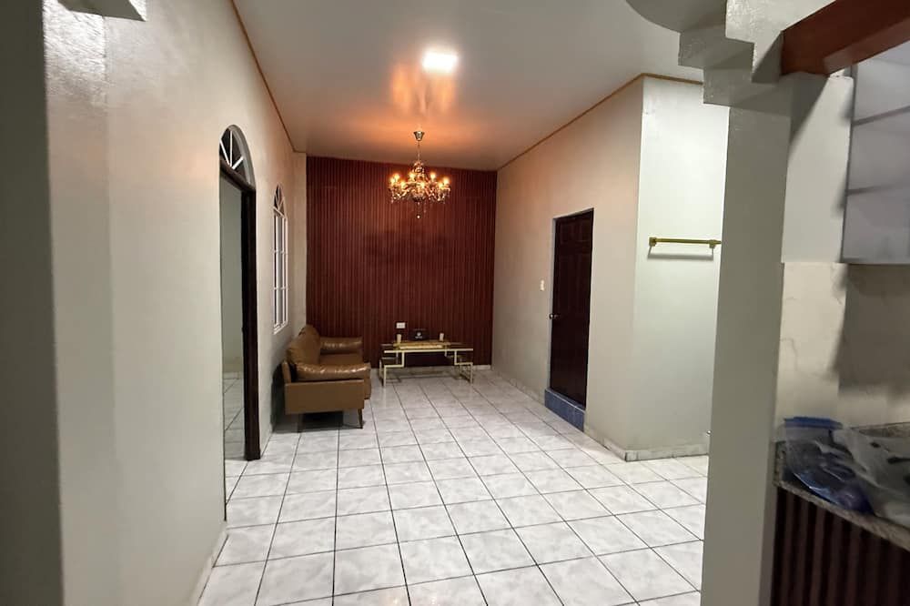 Charming 2-bedroom house with AC, WiFi in enjoyable and expacious house - San Ignacio - Pasillo