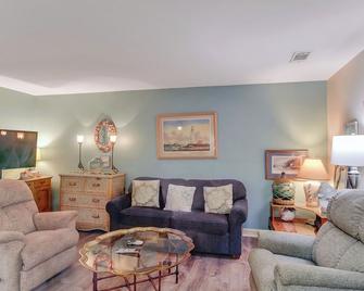 Villa 208 - charming condo close to pool and beach - Jekyll Island - Living room