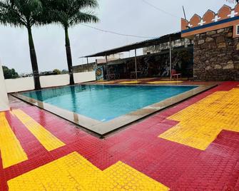 Pushkar Regency Resort - Púshkar - Piscina