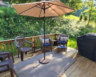 Lakeside Townhouse close to highways & town center - Morgantown - Patio