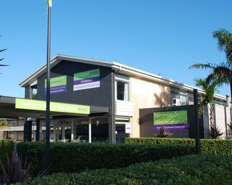 Red Carpet Motel - מאונט גמבייר - בניין