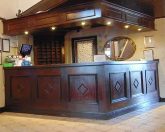 Harrowgate Hill Lodge - Darlington - Front desk