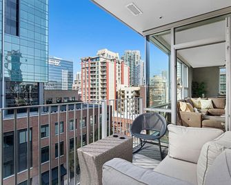Spacious 2 Bedroom Condo in the Heart of Downtown! - San Diego - Balcón