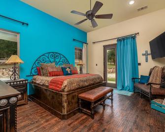 Fantastic home on 18 acres! Perfect for family getaways and corporate retreats. - Sherman - Bedroom