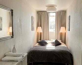 Casa Dísa - Apartments A Boutique Guesthouse in Reykjavik City`s Central Park and Botanical Garden in Laugardalur, Hot-Spring-Valley - Reykjavik - Bedroom