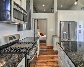 Sleek Wytheville Apartment Near Food and Drink! - Wytheville - Kitchen