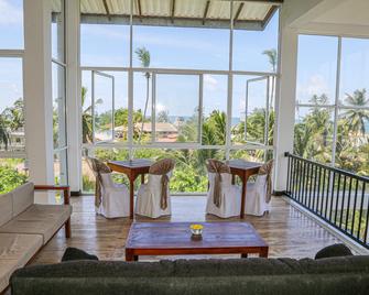 Sea Cloud Dalawella Hotel - Talpe - Balkón