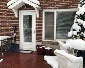 Highspeed wifi; near University, public transit, genealogy library, ski resorts. - Salt Lake City - Patio