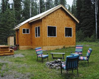 Grouse House. Off Grid Wilderness Cabin in Dease Lake - Dease Lake - Patio