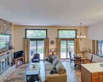 4 Mi to Windham Mountain Ski Getaway! - Windham - Living room