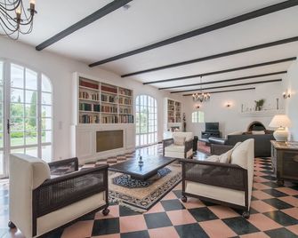 Domaine des Fleurs - 8 bedroom estate with private tennis court - Grasse - Obývací pokoj