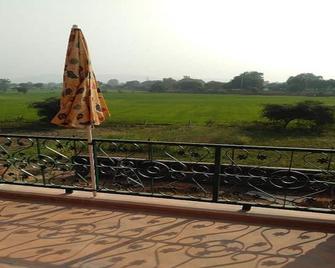 Lalita Home Stay - Khajuraho - Balkon