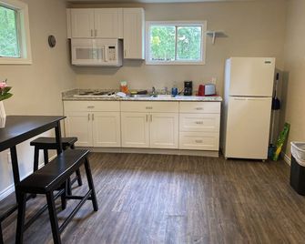 Escape of the City and Enjoy Nature - L17 - Cleveland - Kuchyň