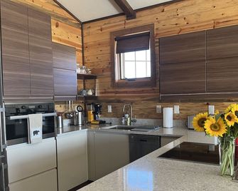 New Cabin with Spectacular Views of Flathead Lake. - Somers - Kitchen