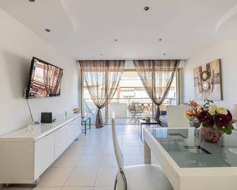 Latour Maubourg 20 by Halldis - Cannes - Sala de estar