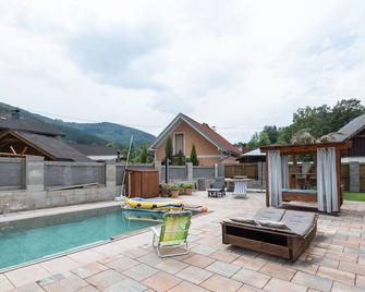 Impressive Holiday Home in Pinsdorf With Pool - Pinsdorf - Pool