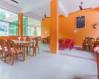 Spot On 47271 Hotel Girdhar - Rudraprayāg - Restaurant