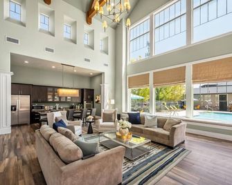 New-home suite home+fireplace+ski+hot tub+21 mi. to SLC - South Jordan - Obývací pokoj