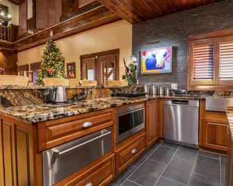 Camp Serenity with Amazing Views - Saranac Lake - Kitchen