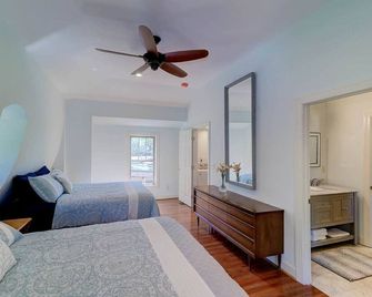 The Cottage at DuPont. Elegantly Spacious with a Private Charleston Garden - Charleston - Sypialnia