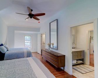 Stunning Charleston Garden & Private Koi Pond - Charleston - Sypialnia