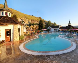 Madonna Inn - San Luis Obispo - Piscina