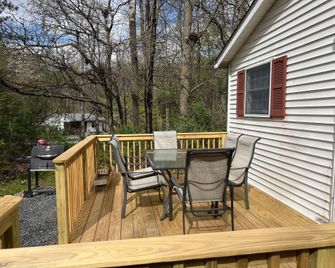 Echo Valley Cottages - East Stroudsburg - Balcony