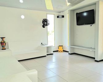 Excepcional Casa Finca Piscina Wi-Fi Tv - Tocaima - Sala de estar