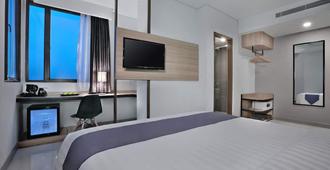 Hotel Neo Gajah Mada Pontianak By Aston - Pontianak - Bedroom