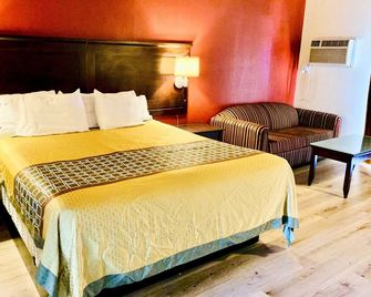 Rodeway Inn Fallbrook Downtown - Fallbrook - Bedroom