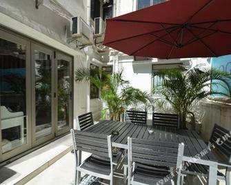 Log Inn - Hong Kong - Pátio