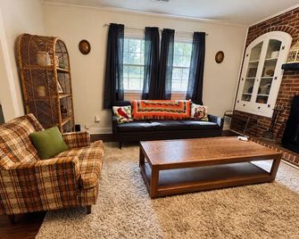 Shelby’s Hideaway - Shelby - Sala de estar