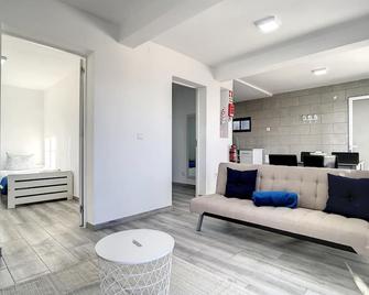 Casa da Avo by Atlantic Holiday - Caniçal - Living room
