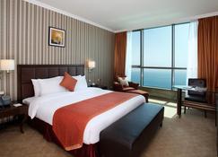 Grand Hotel - Kuwait City - Bedroom