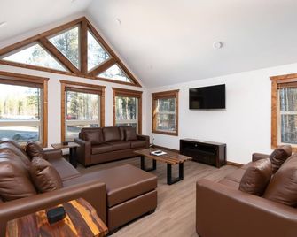The Evergreen Cabin - Valemount - Wohnzimmer