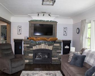 Stonehaven Cottages - \'The Birchview Suite Duplex - Upper Level\' - Rice Lake