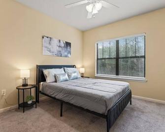Chic 1-bedroom apartment with WiFi, AC in vibrant Charlotte - 夏洛特 - 臥室