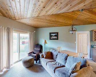Delightful Dreams - Big Sky - Living room
