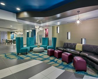 Holiday Inn Express & Suites Carlisle - Harrisburg Area By IHG - Carlisle - Lobby