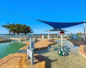 Blue Lagoon Beach Resort - The Entrance - Pool