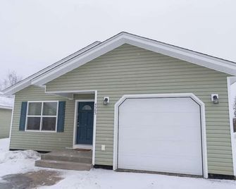 Private Home, Full Kitchen, Laundry & Wi-Fi! - Wasilla - Building