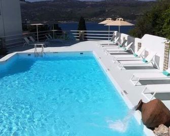 Scorpios Hotel & Suites - Samos - Zwembad