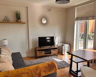 1 bedroom Apartment in SE13 - London - Living room