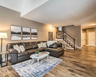 Lakefront Minocqua Getaway Dock, Game Room! - Minocqua - Huiskamer