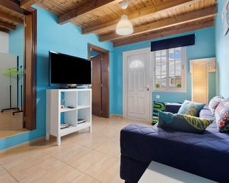 'Beautiful and Cozy' Vacation with Wi-Fi - Las Playitas - Sala de estar