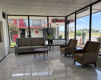 Ramada by Wyndham Lumberton NC North - Lumberton - Reception