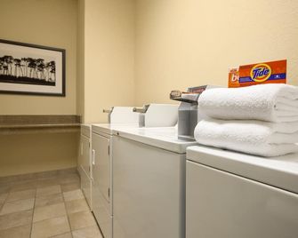 Country Inn & Suites by Radisson, Madison AL - Madison - Laundry facility