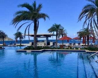 Dawn Beach, 3br 2bath; Bldg A Ocean Front Top Floor. Jw Marriott Full Access - Oyster Pond - Pool