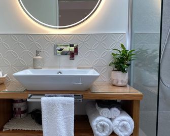 The Bay House Beachfront Accommodation - Westport