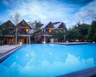 Elephas Resort & Spa - Sigiriya - Piscina